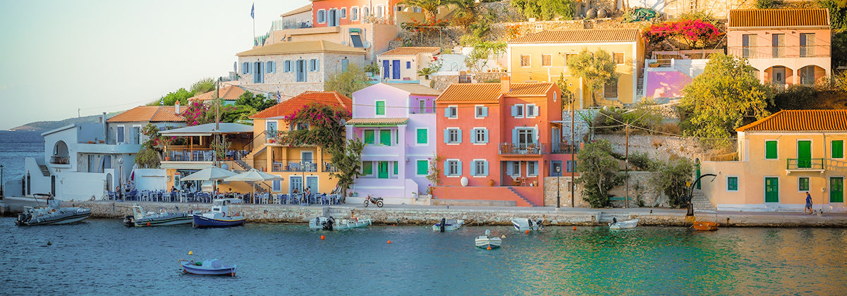 ממשלת יוון מסירה את חובת הבידוד מתיירים מאומתים