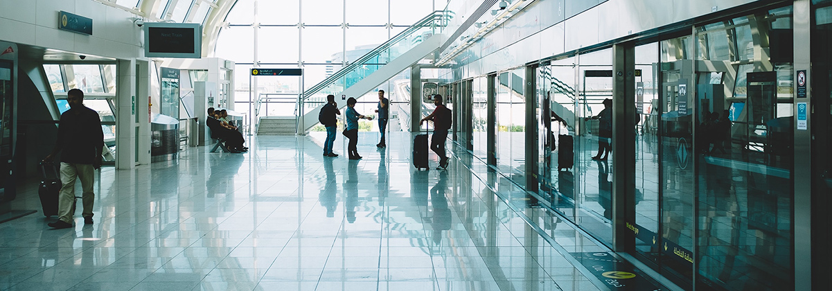 בוטלה חובת עטיית מסכות בנמלי התעופה בדובאי