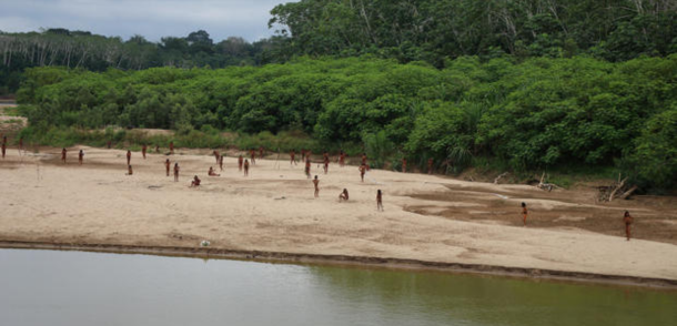 השבט המבודד מהאמזונס תועד באופן נדיר